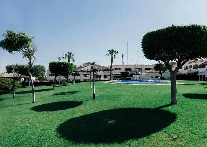 Stunning 2 Bedroom Apartment With Pool View